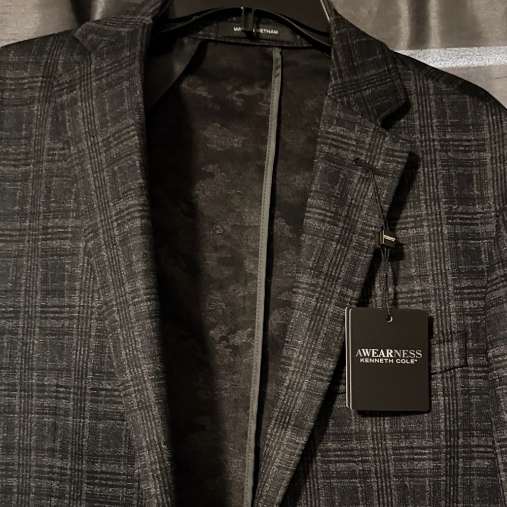 NWT- Men's- Kenneth Cole Awearness- Charcoal Plaid Blazer - Size 38Reg